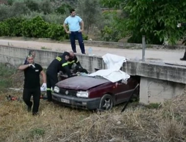 Αυτοκίνητο σφήνωσε κάτω από γεφυράκι κοντά στο Ναύπλιο- Νεκρός ο οδηγός